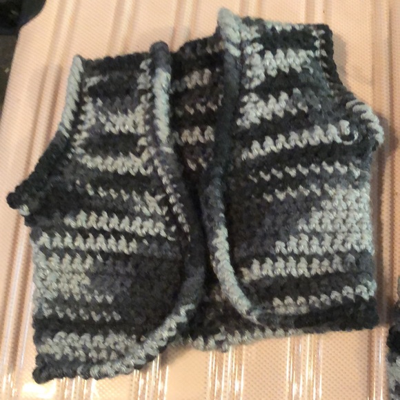 🏵Handmade crocheted baby vest and pants in black/grey camo 0-3 mos - Picture 2 of 3